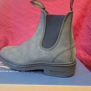 Brand New In Box Blundstone Rustic Black Unisex Chelsea Boot
